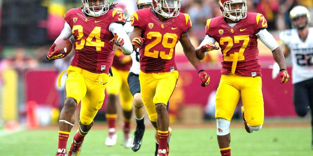 USC hosts Brooks and Washington